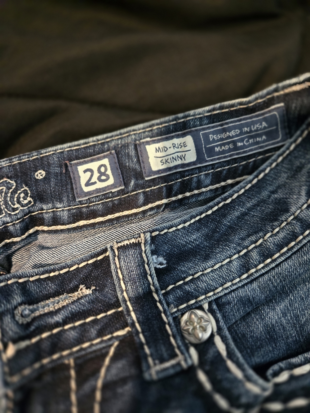 Miss Me Skinny Jeans | Size 28 | Mid-Rise | Embellished Wing Pocket | Stretch - Picture 4 of 7